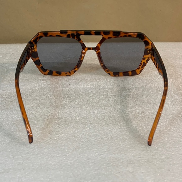 Tortoise Shell Sunglasses - Picture 4 of 6